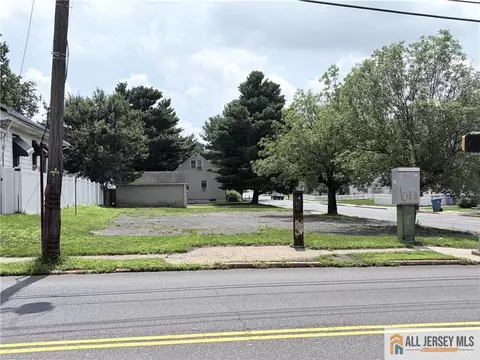 636 King Georges Rd, Fords, NJ 08863