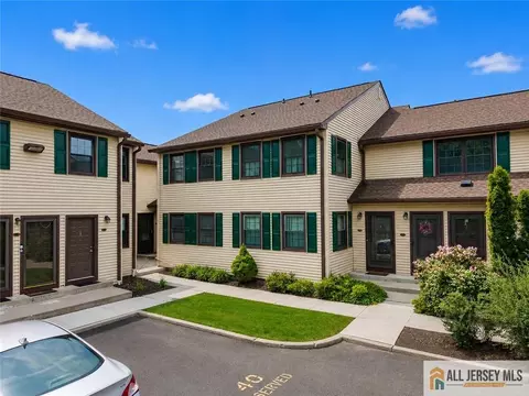 50 Prospect St #50-11, Metuchen, NJ 08840