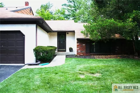 3 Piccadilly Circus #103, Sayreville, NJ 08872
