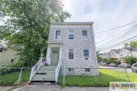 88 Hassart St, New Brunswick, NJ 08901