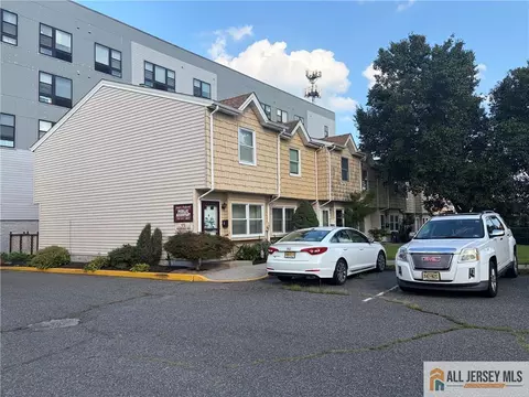 172 Roosevelt Ave #F, Carteret, NJ 07008