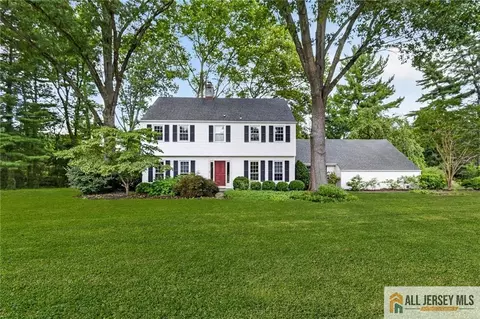 9 Wynnewood Dr, Cranbury, NJ 08512