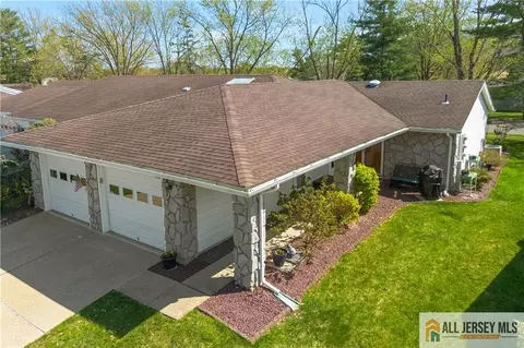 480 Fairton Dr #480C, Monroe, NJ 08831