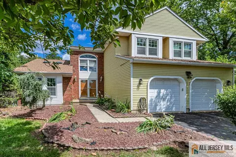 9 Chipwood Ln, North Brunswick, NJ 08902