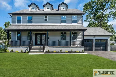 77 Elm St, Spotswood, NJ 08884