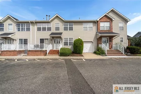 364 Bowler Ct, Piscataway, NJ 08854