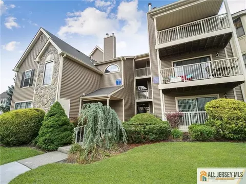 39 Lear Ct, East Brunswick, NJ 08816