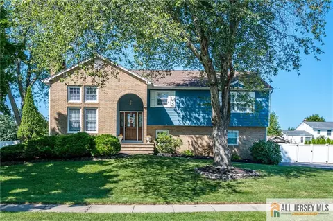 2 Jay Ct, South Brunswick, NJ 08824