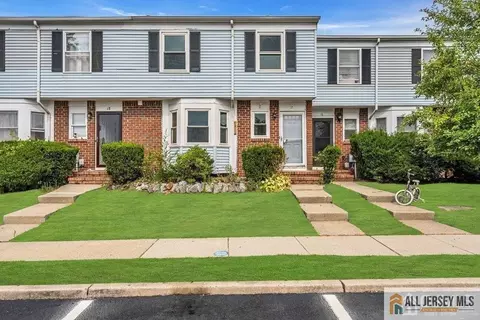 26 Tiger Lilly Ct, Sayreville, NJ 08872