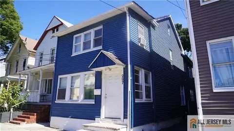 297 Seaman St, New Brunswick, NJ 08901
