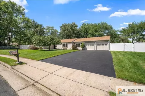 Exterior - 3 11th Ave, Monroe, NJ 08831 photo 2 of 3