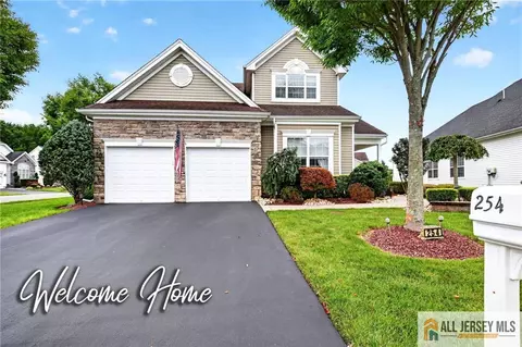254 Diamond Spring Dr, Monroe, NJ 08831