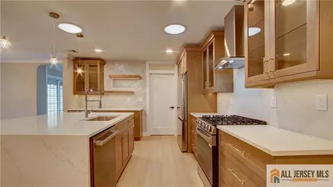 Entry Way - 106 Blackbird Dr, Monroe, NJ 08831 photo 3 of 13