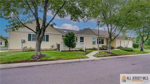 106 Blackbird Dr, Monroe, NJ 08831