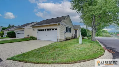 Exterior - 106 Blackbird Dr, Monroe, NJ 08831 photo 2 of 8