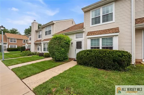 11 Canterbury Cir, Somerset, NJ 08873