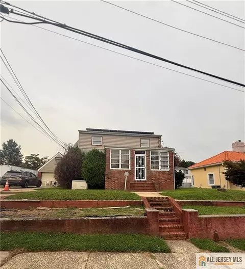 35 Lavern St, Sayreville, NJ 08872