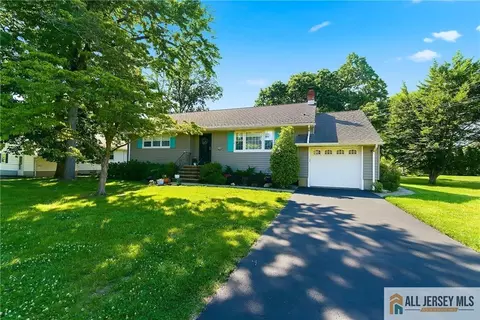 708 Sunbrite Ln, Piscataway, NJ 08854