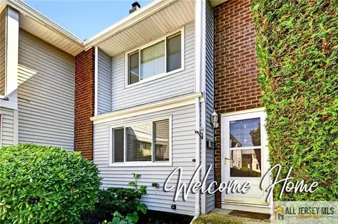 4 Quincy Cir, South Brunswick, NJ 08810