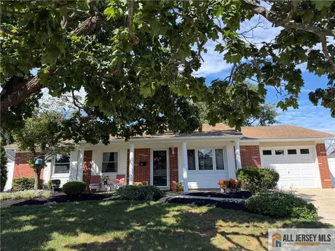 21 Drake Ave, Monroe, NJ 08831