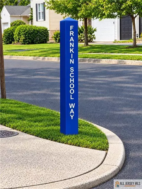 43 Franklin School Way #611, Metuchen, NJ 08840