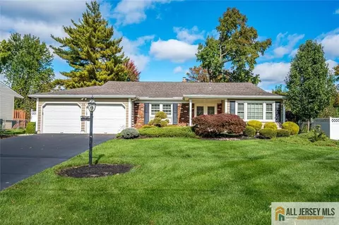 75 Oakey Dr, South Brunswick, NJ 08824
