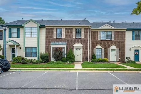 107 Fisher Dr #214, Franklin Park, NJ 08823