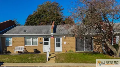 46 Breeze Ct, Brick, NJ 08724