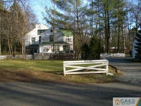1 Devon Rd, Colonia, NJ 07067 photo 5