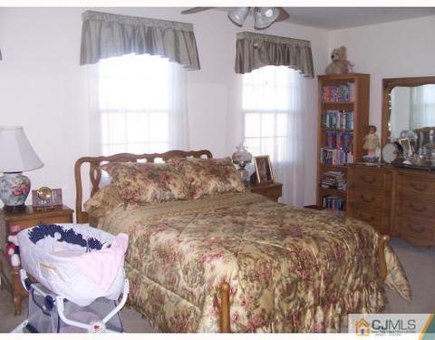 160 Devon Ct, Old Bridge, NJ 08857 photo 5