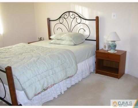 4 Marigold Ct, Edison, NJ 08820 photo 8