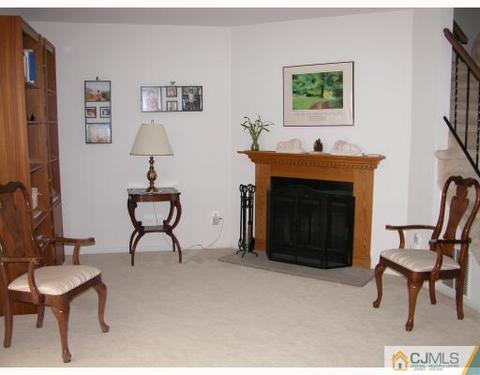 4 Marigold Ct, Edison, NJ 08820 photo 3