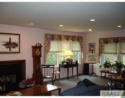 4106 Springbrook Dr, Edison, NJ 08820 photo 2