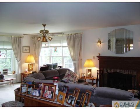 4201 Springbrook Dr, Edison, NJ 08820 photo 2