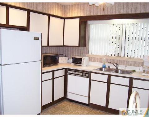 7 Pendleton Pl, Old Bridge, NJ 08857 photo 2