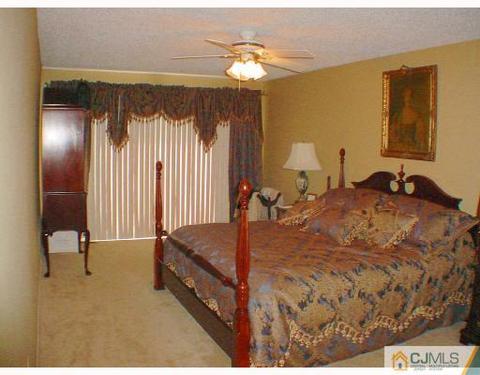 69 Westgate Dr, Edison, NJ 08820 photo 8