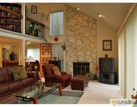 39 Westgate Dr, Edison, NJ 08820 photo 2