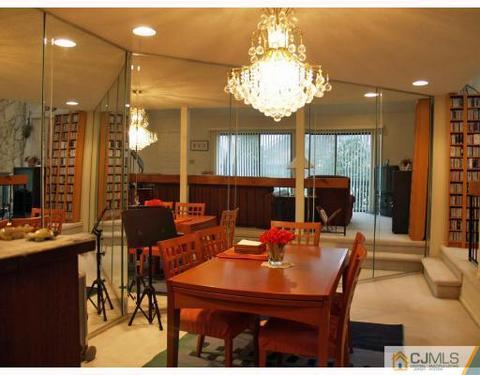 39 Westgate Dr, Edison, NJ 08820 photo 4