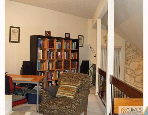 39 Westgate Dr, Edison, NJ 08820 photo 6