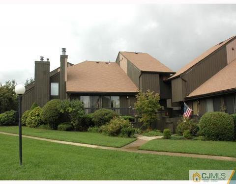 11 Westgate Dr, Edison, NJ 08820 photo 1