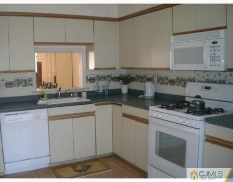 4102 Springbrook Dr, Edison, NJ 08820 photo 3