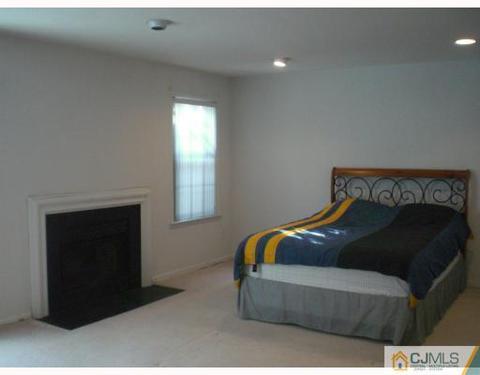 4102 Springbrook Dr, Edison, NJ 08820 photo 4