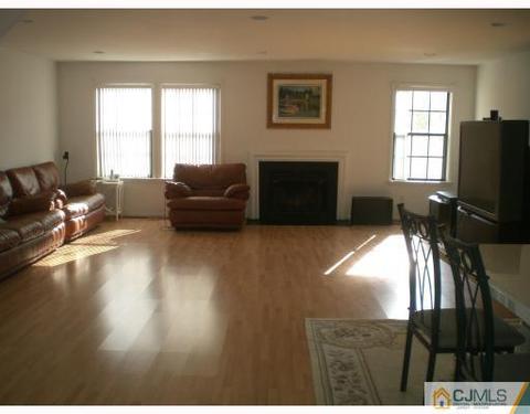 4102 Springbrook Dr, Edison, NJ 08820 photo 2