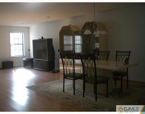 4102 Springbrook Dr, Edison, NJ 08820 photo 8