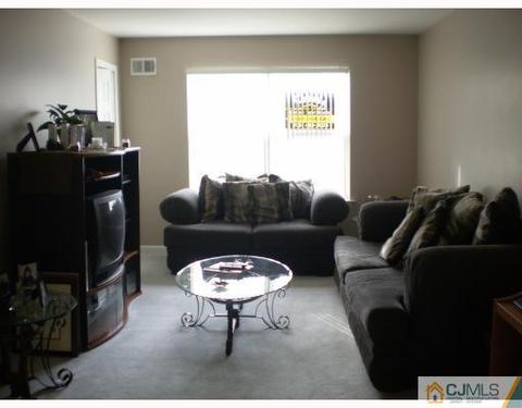 2 Hanover Sq, Middlesex, NJ 08846 photo 4