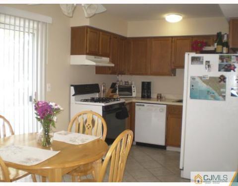 2 Hanover Sq, Middlesex, NJ 08846 photo 2