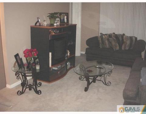 2 Hanover Sq, Middlesex, NJ 08846 photo 5