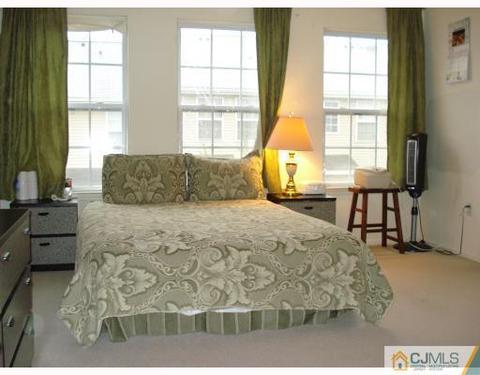 15 Grossweiler Ln, Parlin, NJ 08859 photo 4