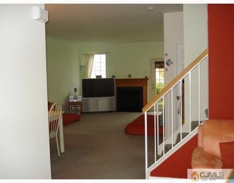 15 Grossweiler Ln, Parlin, NJ 08859 photo 2