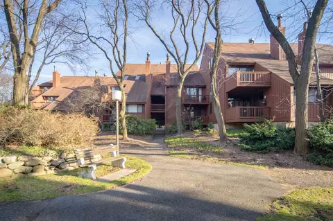 563 Sanderling Ct, Secaucus, NJ 07094 photo 1